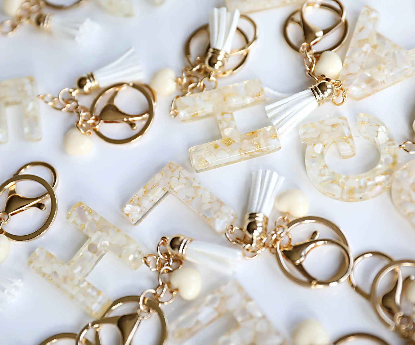 Personalized Cream Resin Keyrings with Shell Texture, Monogram Letters and Leather Tassel, Custom Bag Charm for Women’s Gift